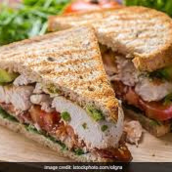 CHICKEN SANDWICHS HANDMADE